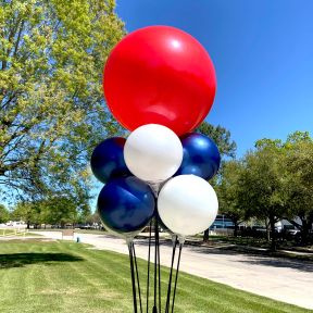 Outdoor Combo Cluster with 17" and 8" Vinyl Balloons